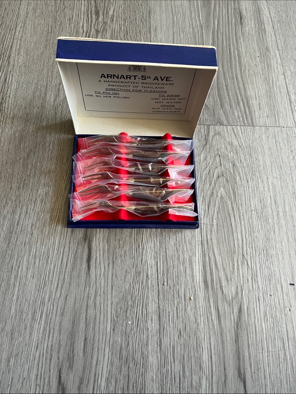ARNART 5th AVE Silverware Set - Red Lined Box